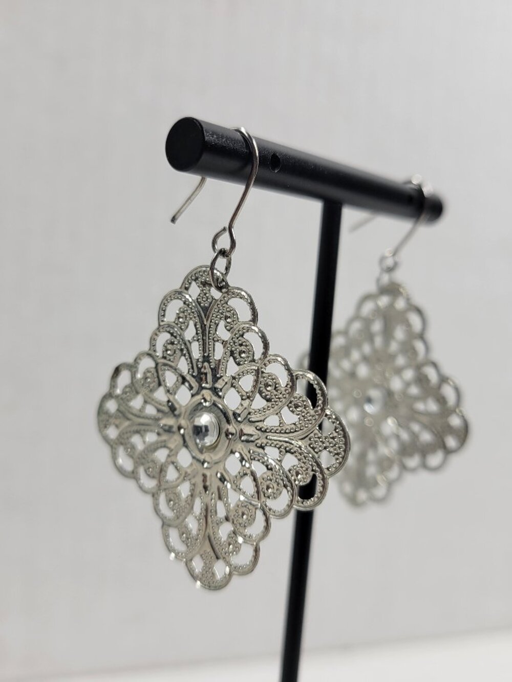 Vintage Silver Tone Filigree Drop Earrings Openwork Rhinestone Diamond E136E